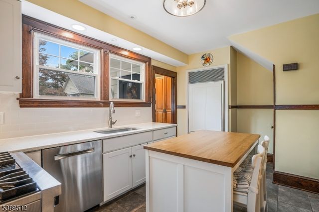 270 Altamont Pl, Somerville Boro, NJ 08876
