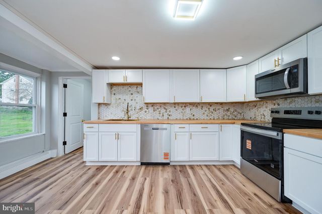 467 HILL RD, Robesonia, PA 19551