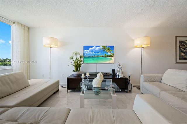 17890 W Dixie Highway 603, North Miami Beach, FL 33160