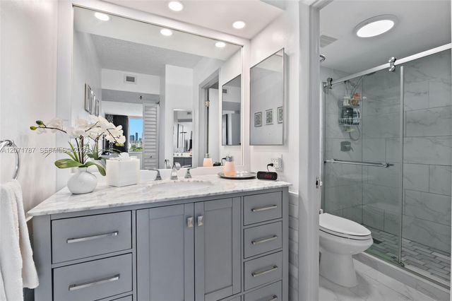 17890 W Dixie Highway 603, North Miami Beach, FL 33160
