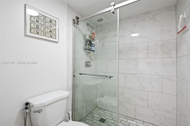 17890 W Dixie Highway 603, North Miami Beach, FL 33160