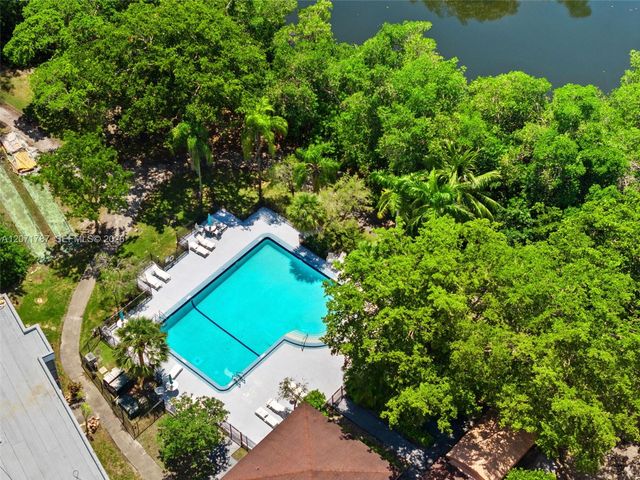 17890 W Dixie Highway 603, North Miami Beach, FL 33160