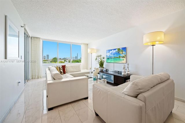 17890 W Dixie Highway 603, North Miami Beach, FL 33160