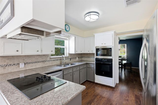4118 Long Grove Drive, Seabrook, TX 77586