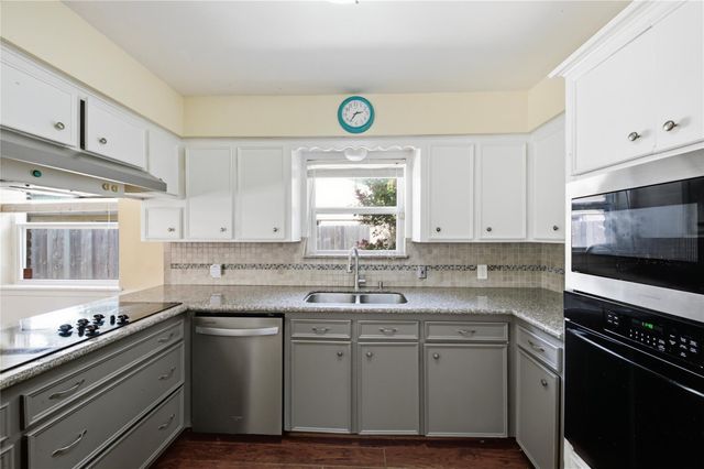 4118 Long Grove Drive, Seabrook, TX 77586