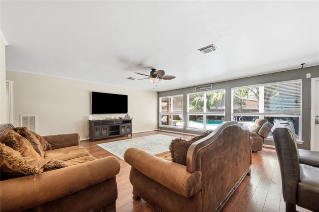 4118 Long Grove Drive, Seabrook, TX 77586