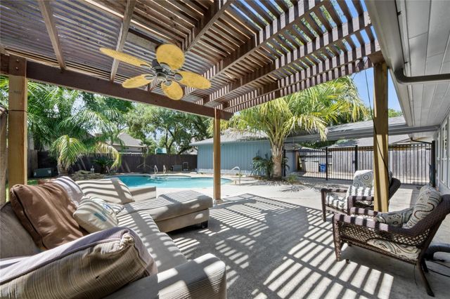 4118 Long Grove Drive, Seabrook, TX 77586