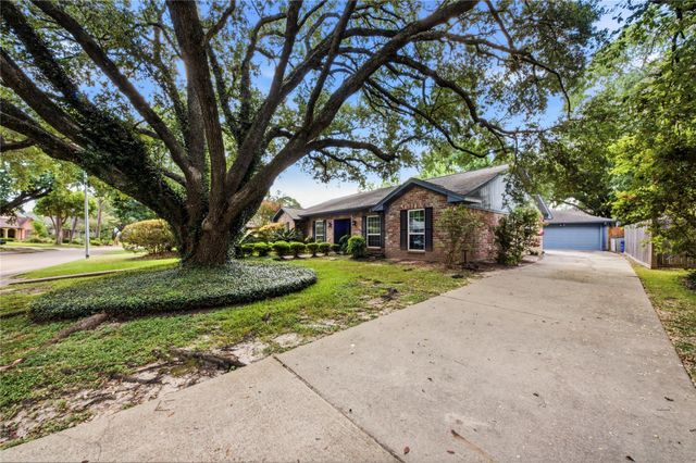 4118 Long Grove Drive, Seabrook, TX 77586