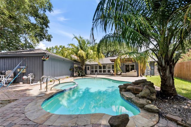 4118 Long Grove Drive, Seabrook, TX 77586