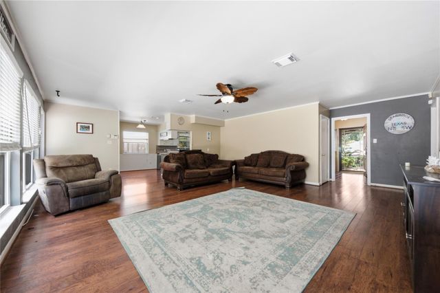 4118 Long Grove Drive, Seabrook, TX 77586