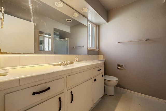 808 Cadillac Dr, Modesto, CA 95351