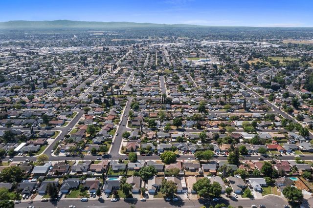 808 Cadillac Dr, Modesto, CA 95351