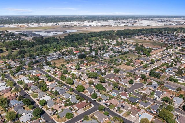 808 Cadillac Dr, Modesto, CA 95351