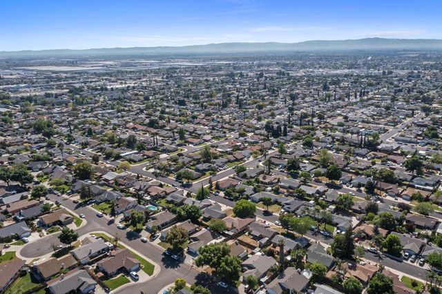 808 Cadillac Dr, Modesto, CA 95351