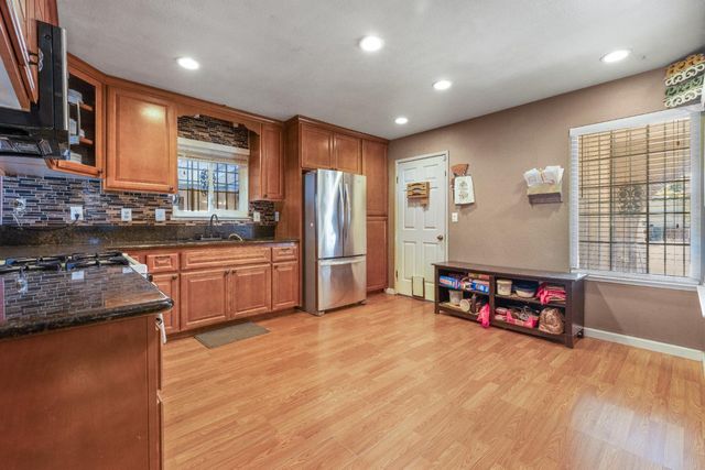 808 Cadillac Dr, Modesto, CA 95351