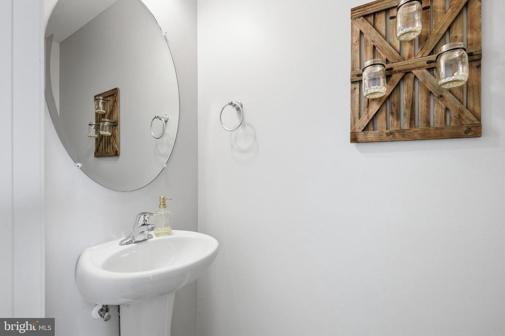 Image 5 of property listing at 146 REGULATOR DR N, Cambridge, MD 21613