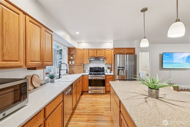 24320 SE 42nd Street, Sammamish, WA 98029