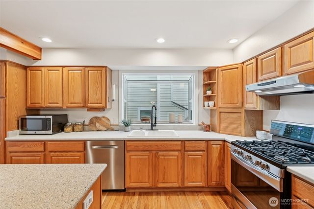 24320 SE 42nd Street, Sammamish, WA 98029