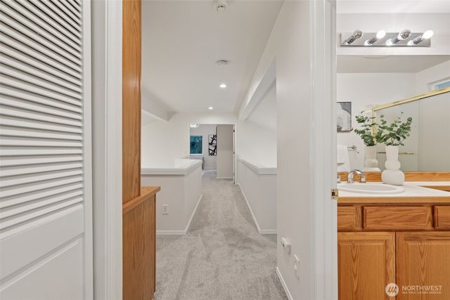 24320 SE 42nd Street, Sammamish, WA 98029