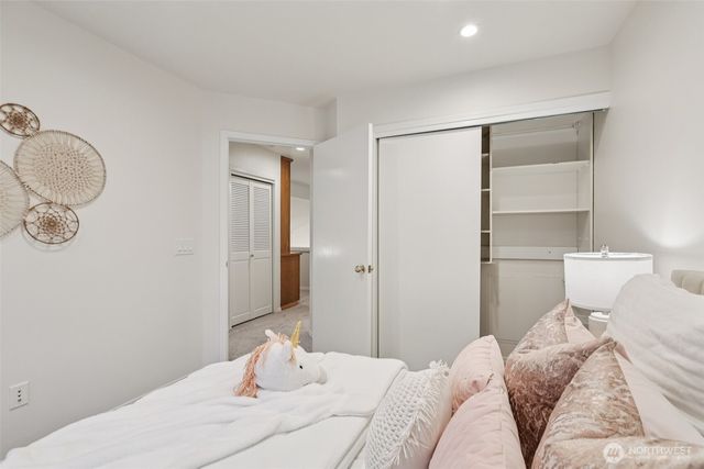 24320 SE 42nd Street, Sammamish, WA 98029