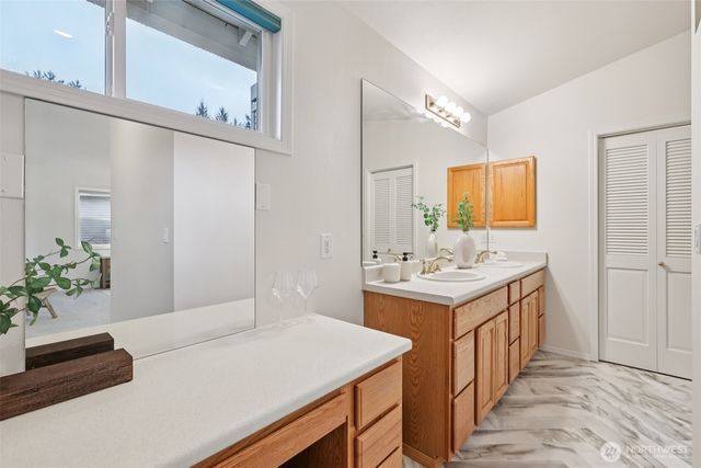 24320 SE 42nd Street, Sammamish, WA 98029