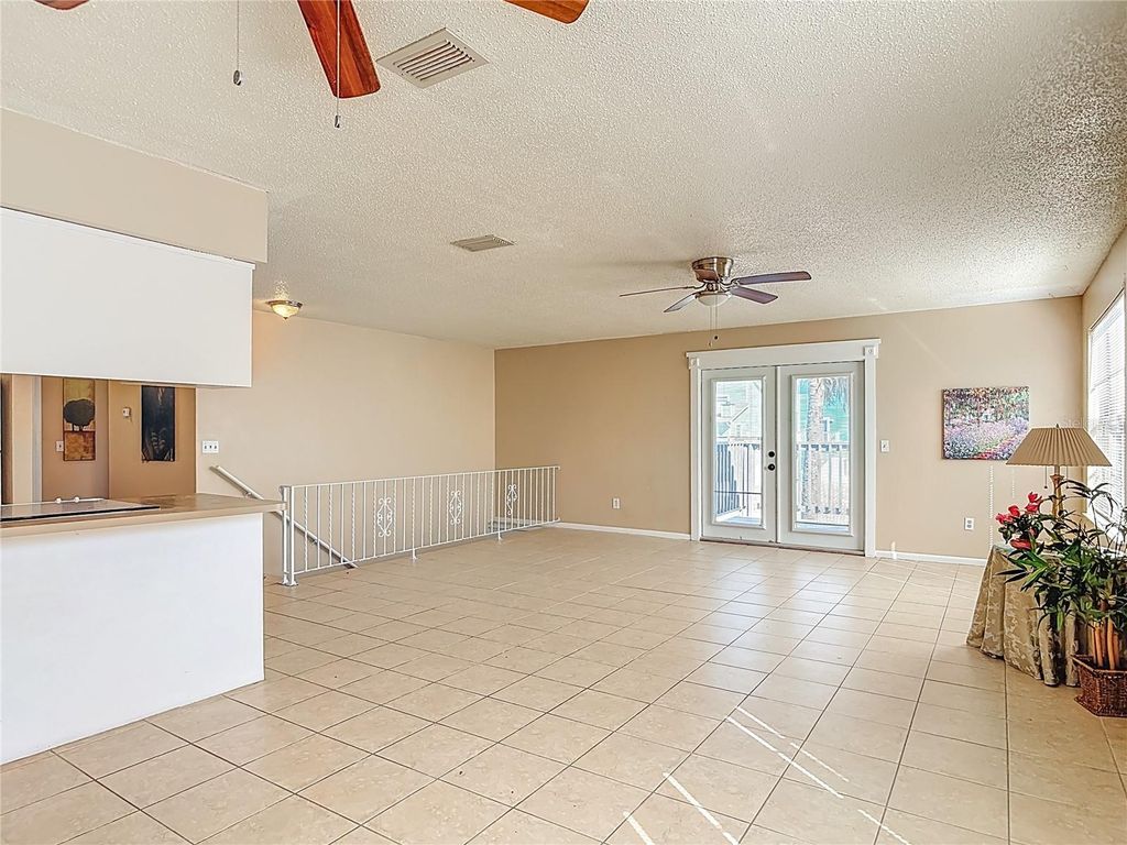 Image 4 of property listing at 6318 TURTLEMOUND ROAD, New Smyrna Beach, FL 32169
