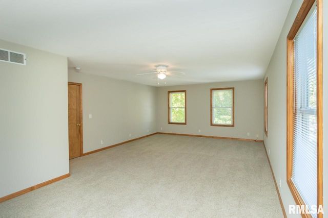 3804 N FABER Avenue, Peoria Heights, IL 61616