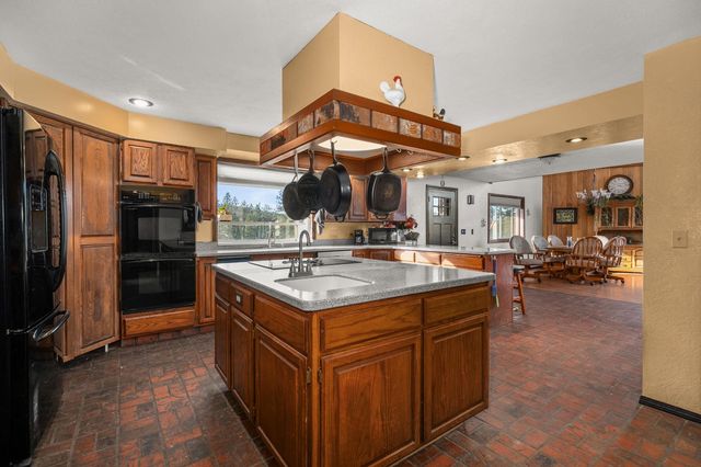 15218 W Autumn Ln, Nine Mile Falls, WA 99026