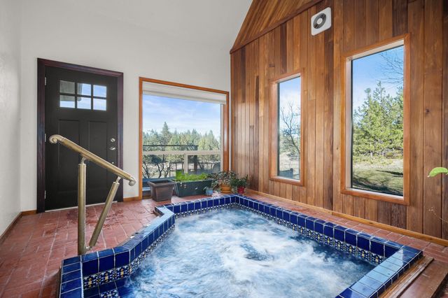 15218 W Autumn Ln, Nine Mile Falls, WA 99026
