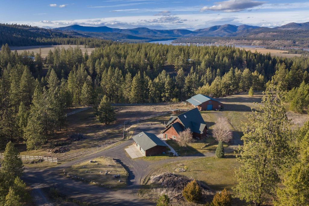 15218 W Autumn Ln, Nine Mile Falls, WA 99026