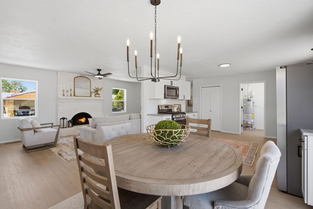 848 Gallahad Street SW, Los Lunas, NM 87031