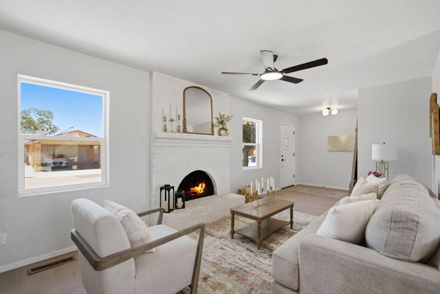 848 Gallahad Street SW, Los Lunas, NM 87031