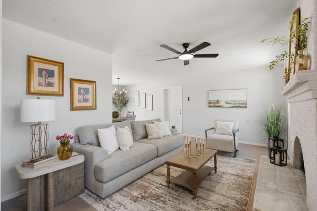 848 Gallahad Street SW, Los Lunas, NM 87031