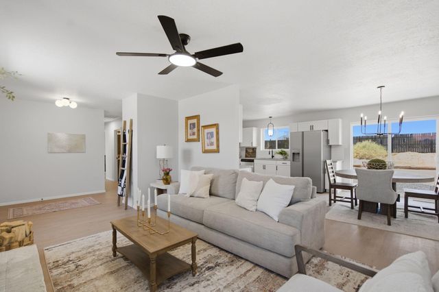 848 Gallahad Street SW, Los Lunas, NM 87031