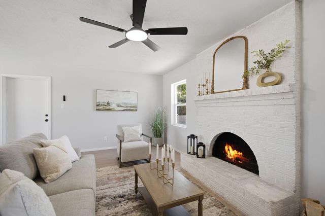 848 Gallahad Street SW, Los Lunas, NM 87031