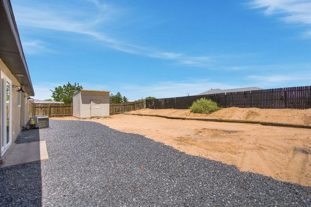 848 Gallahad Street SW, Los Lunas, NM 87031