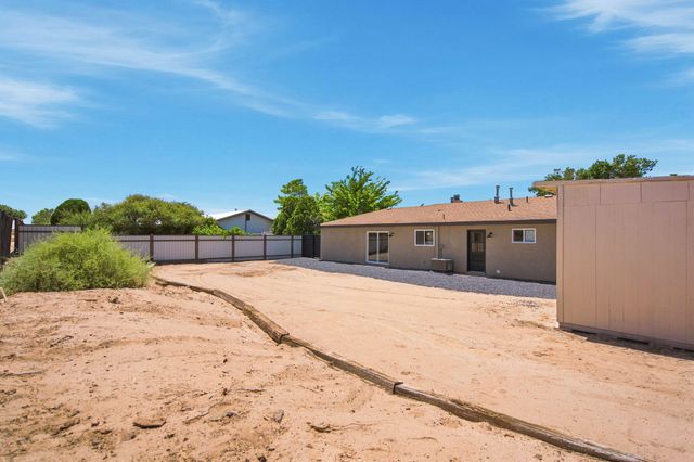 848 Gallahad Street SW, Los Lunas, NM 87031