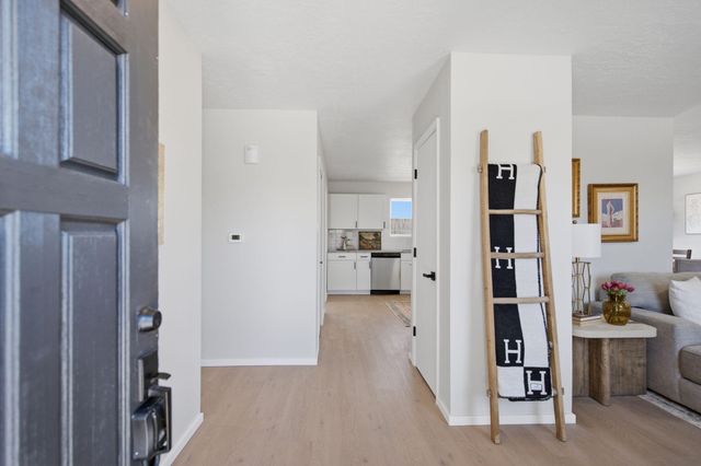 848 Gallahad Street SW, Los Lunas, NM 87031