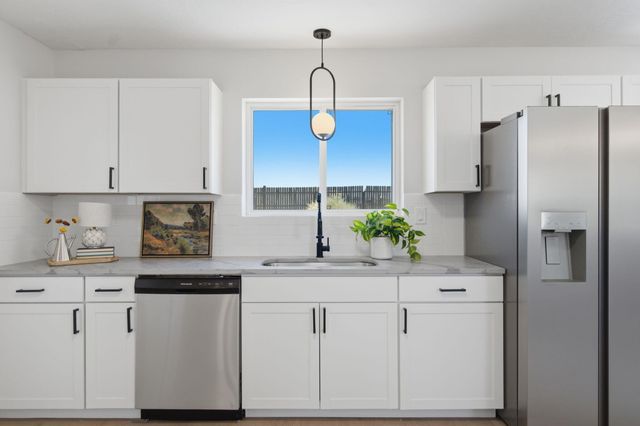 848 Gallahad Street SW, Los Lunas, NM 87031