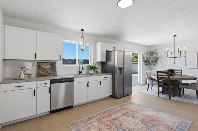 848 Gallahad Street SW, Los Lunas, NM 87031