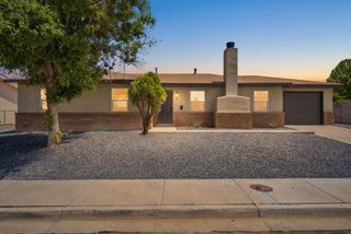 848 Gallahad Street SW, Los Lunas, NM 87031
