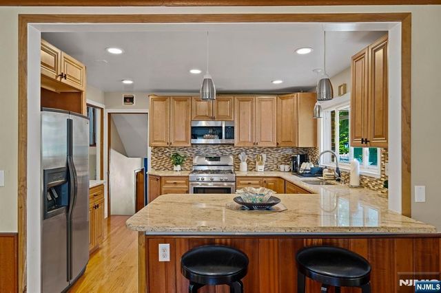 136 Van Buskirk, Teaneck, NJ 07666