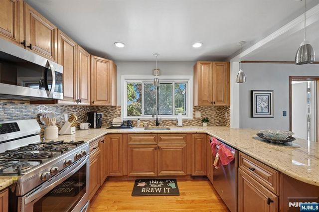 136 Van Buskirk, Teaneck, NJ 07666