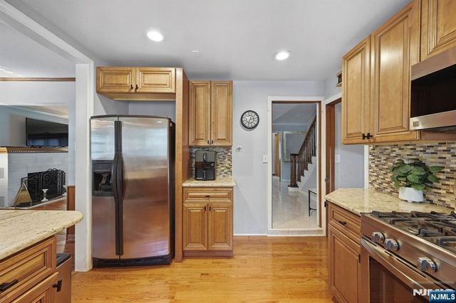 136 Van Buskirk, Teaneck, NJ 07666