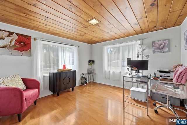 136 Van Buskirk, Teaneck, NJ 07666