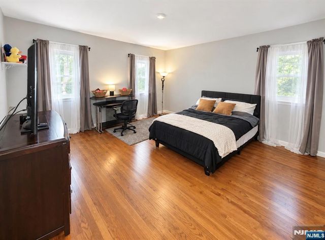 136 Van Buskirk, Teaneck, NJ 07666