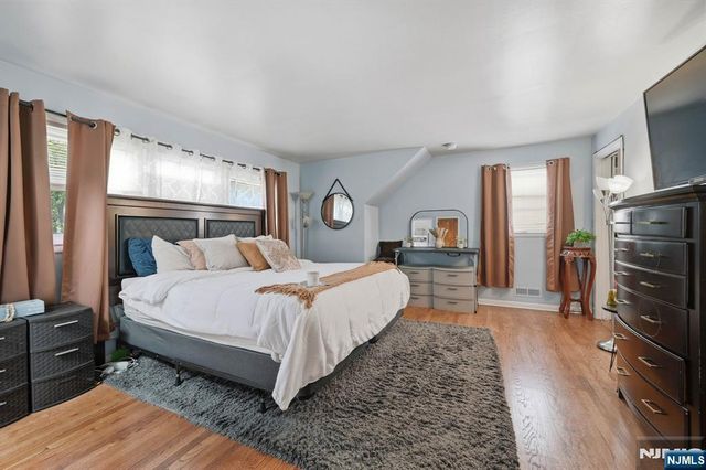 136 Van Buskirk, Teaneck, NJ 07666