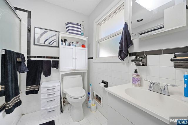 136 Van Buskirk, Teaneck, NJ 07666