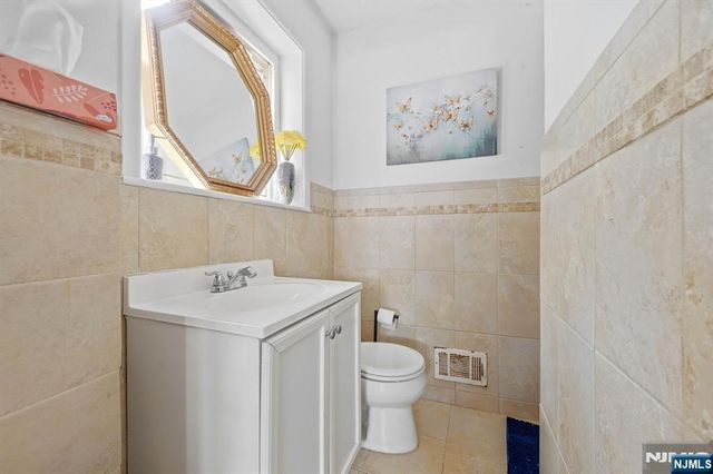 136 Van Buskirk, Teaneck, NJ 07666