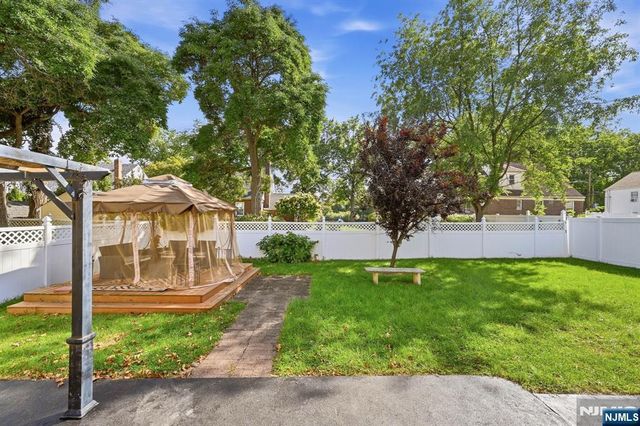 136 Van Buskirk, Teaneck, NJ 07666